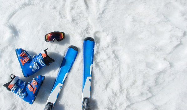 Dénichez les meilleures marques de skis et chaussures en déstockage